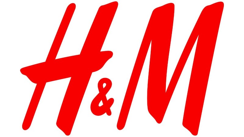 H&M: Πανζουρλισμός με αυτό το πουλόβερ - Κοστίζει μόνο 9,99€