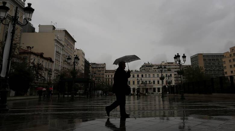 Αλλάζει ο καιρός – Τοπικές βροχές, σποραδικές καταιγίδες και πτώση της θερμοκρασίας