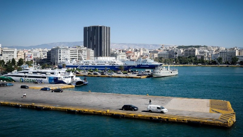 Μυστήριο: Εντοπίστηκε σορός άνδρα στο λιμάνι του Πειραιά