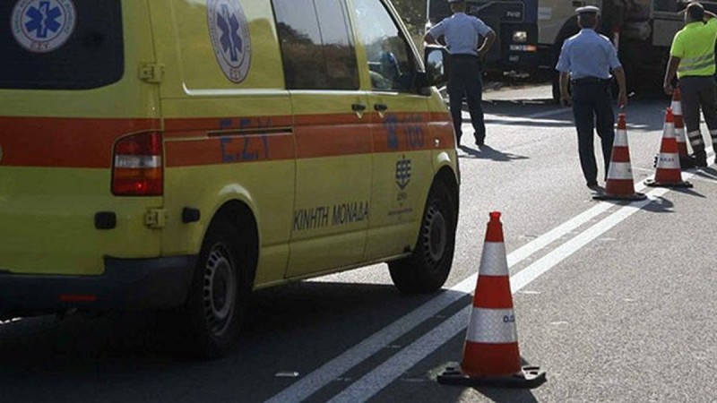 Σοκ στην Πάτρα: Αγωνιστικό αυτοκίνητο έπεσε πάνω σε παιδί - Τραυματίστηκε στο κεφάλι