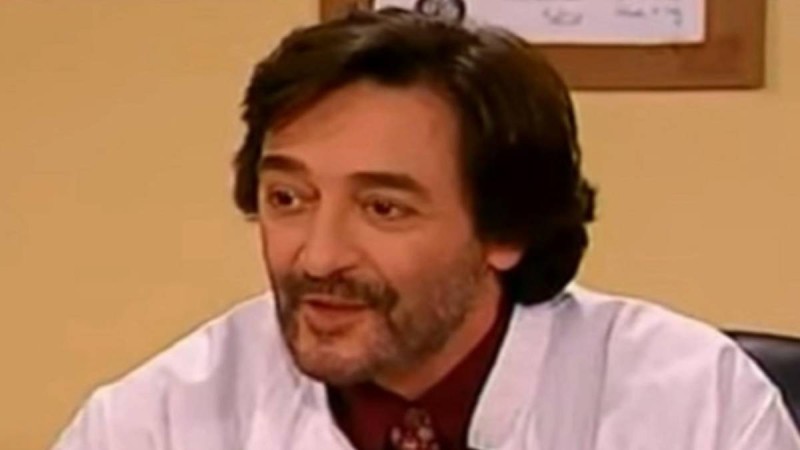 Θυμάστε τον Δρ. Βουλίδη τον πλαστικό χειρουργό από το Κωνσταντίνου και Ελένης; Δείτε πως είναι 20 χρόνια μετά (photo-video)