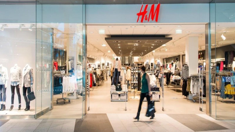 H&M: Απίστευτη δερμάτινη φούστα σε τιμή σοκ! - Κοστίζει μόνο 19,99 €