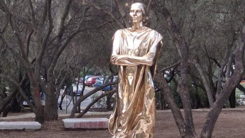 Σάλος με το άγαλμα της Μαρίας Κάλλας στη Διονυσίου Αρεοπαγίτου - «Θυμίζει τον κακό από το Terminator»