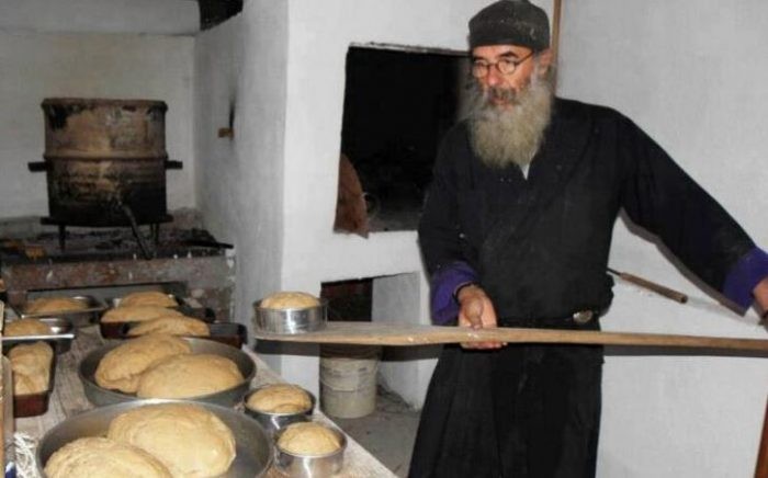 Το μυστικό της μακροζωίας: Τι τρώνε οι μοναχοί του Αγίου Όρους