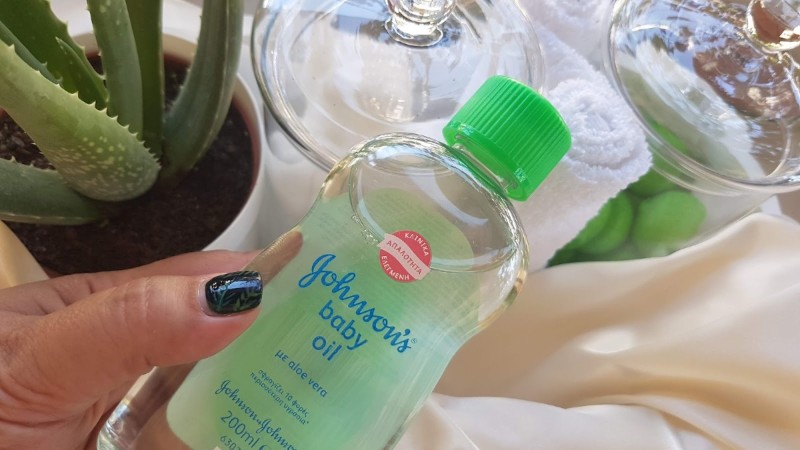Δείτε τις 10 ασυνήθιστες χρήσεις του baby oil που θα σας λύσουν τα χέρια!