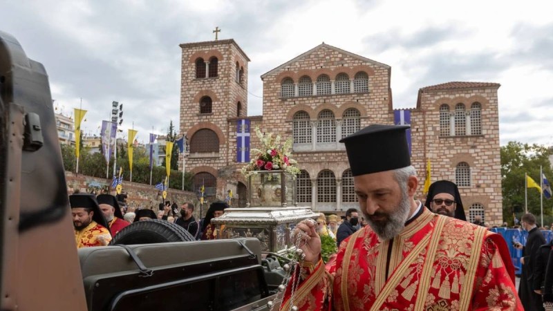 Γιορτάζει σήμερα η Θεσσαλονίκη - Πλήθος κόσμου στη δοξολογία του Αγίου Δημητρίου