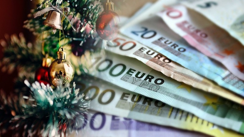 Δώρο Χριστουγέννων: Πότε θα μπει φέτος - Δείτε πόσα χρήματα θα πάρετε