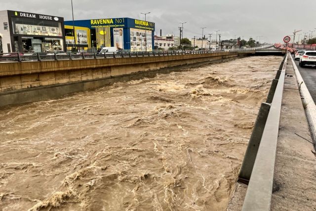 Λέκκας: «Είμαστε σε νέα φάση» - 30 τόνοι νερού έπεσαν χθες στον Κηφισό