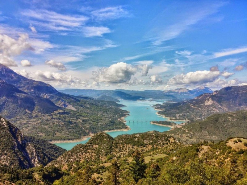 Ευρυτανία: Φτάνουμε στην υπέροχη Λίμνη Κρεμαστών! Τη μεγαλύτερη τεχνητή λίμνη της Ελλάδας