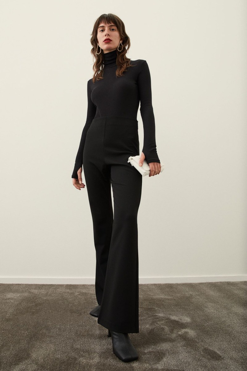 Ξεχωριστό μαύρο παντελόνι από τα H&M σε τιμή σοκ! - Τρέξτε να προλάβετε