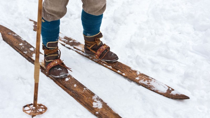 Ανακαλύφθηκαν τα αρχαιότερα ξύλινα πέδιλα σκι 1.300 ετών