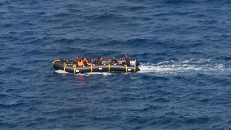 Τρεις νεκροί σε ναυάγιο ανοιχτά της Χίου - Έχουν διασωθεί 21 άνθρωποι (Video)