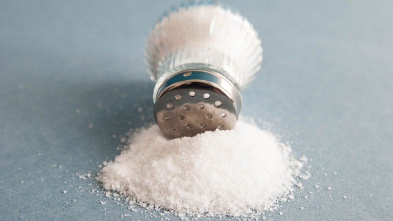 Πόσο αλάτι πρέπει να τρώμε την ημέρα - Ο κίνδυνος αν ξεπεράσουμε το όριο