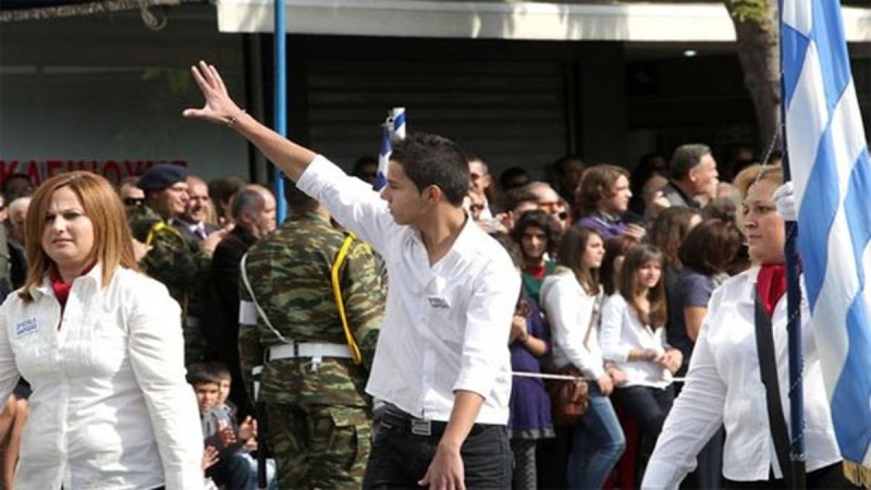 Τι απέγινε ο μαθητής που μούτζωσε τους επισήμους στην παρέλαση;