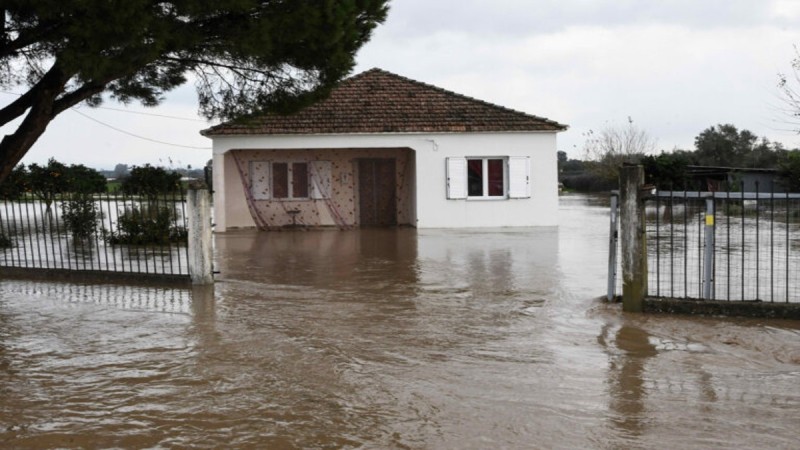 Νέα κακοκαιρία στον ορίζοντα: Οι πρώτες εικόνες από  πλημμύρες σε Αθήνα και Ηλεία