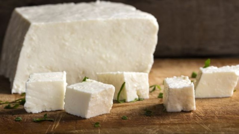 Έξυπνο κόλπο για να μη μουχλιάσει ποτέ ξανά το τυρί στο ψυγείο σας!