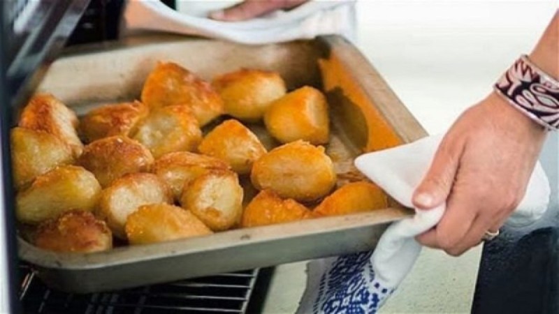 Το μυστικό για πατάτες φούρνου σαν τηγανιτές χωρίς περιττά λάδια - Γίνονται πιο τραγανές και πεντανόστιμες