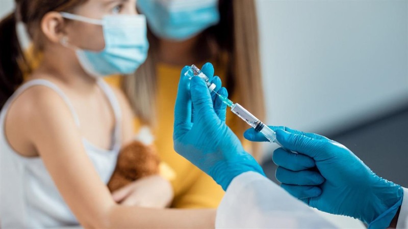 Κορωνοϊός: Μετά τις 20 Δεκεμβρίου τα εμβόλια για τα παιδιά 5 - 11 ετών - Τι ισχύει για τη μετάλλαξη Όμικρον