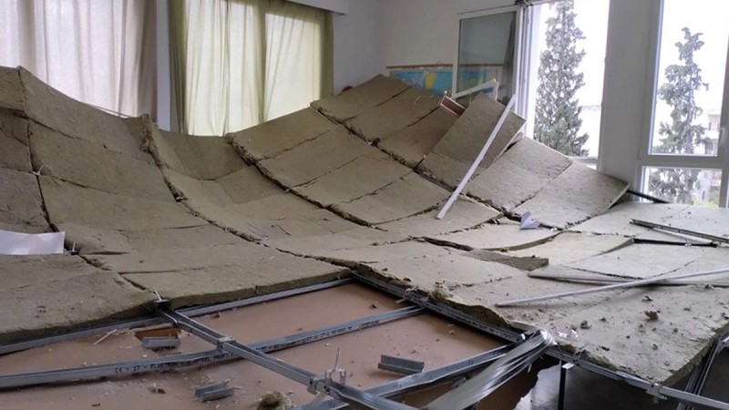 Σοκ στη Θεσσαλονίκη: Έπεσε ολόκληρη οροφή αίθουσας-Δείτε συγκλονιστικά στιγμιότυπα