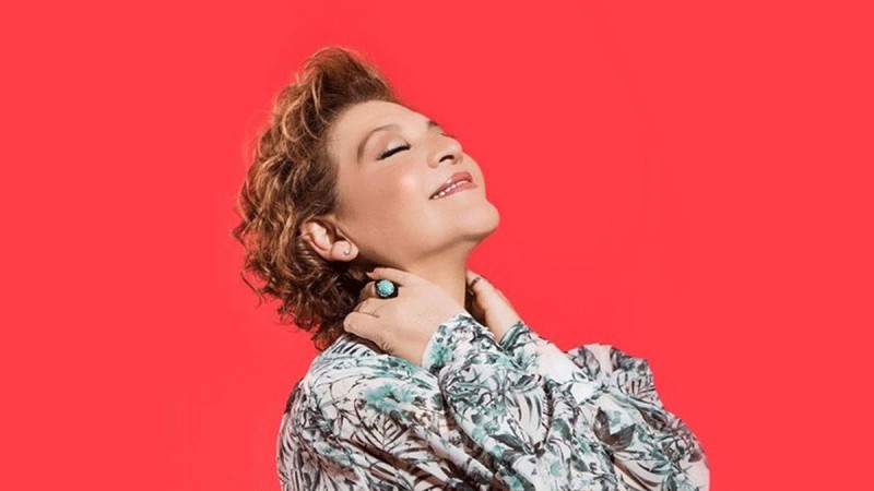 Η Γιώτα Νέγκα τραγουδά την Ευτυχία Παπαγιαννοπούλου στο Θέατρο Ακροπόλ