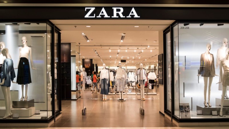 To χοντρό μαύρο μπουφάν στα Zara με 19,99 ευρώ που έχει γίνει ανάρπαστο