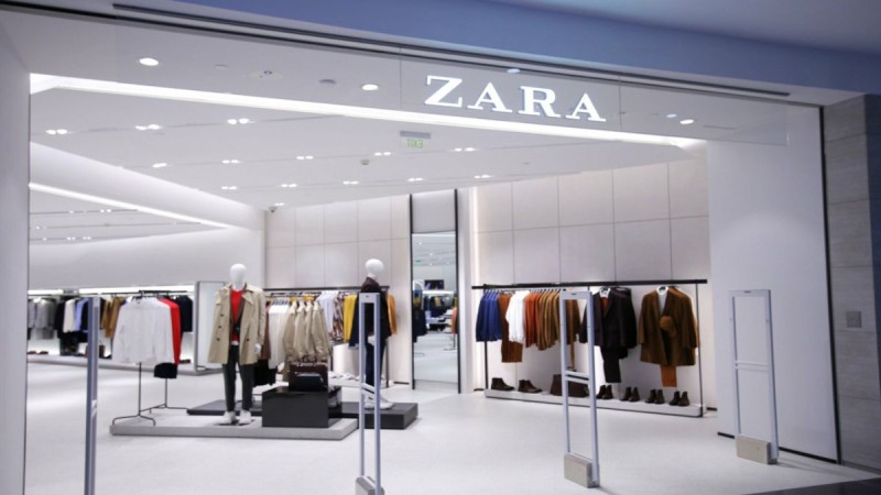 Στα Zara το παντελόνι που φοράνε όλες οι γυναίκες με 15,99 ευρώ - Βγαίνει σε 3 χρώματα
