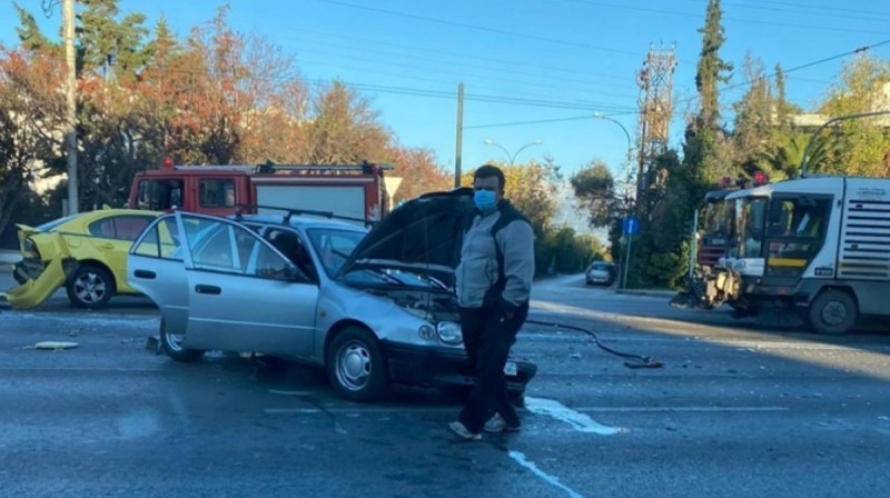 Συναγερμός στη Λεωφόρο Κηφισίας: Τροχαίο ατύχημα τριών οχημάτων με τραυματίες