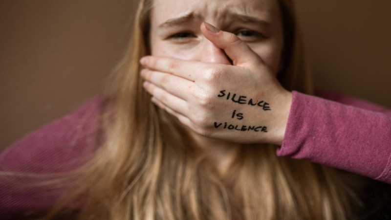 Σοκαριστικό βίντεο: Κορίτσι έπεσε θύμα ξυλοδαρμού από συμμαθήτρια της 