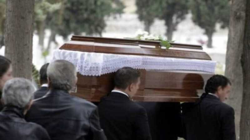 Απίστευτο περιστατικό σε κηδεία στον Έβρο: Άνοιξαν το φέρετρο και είδαν άλλον νεκρό μέσα