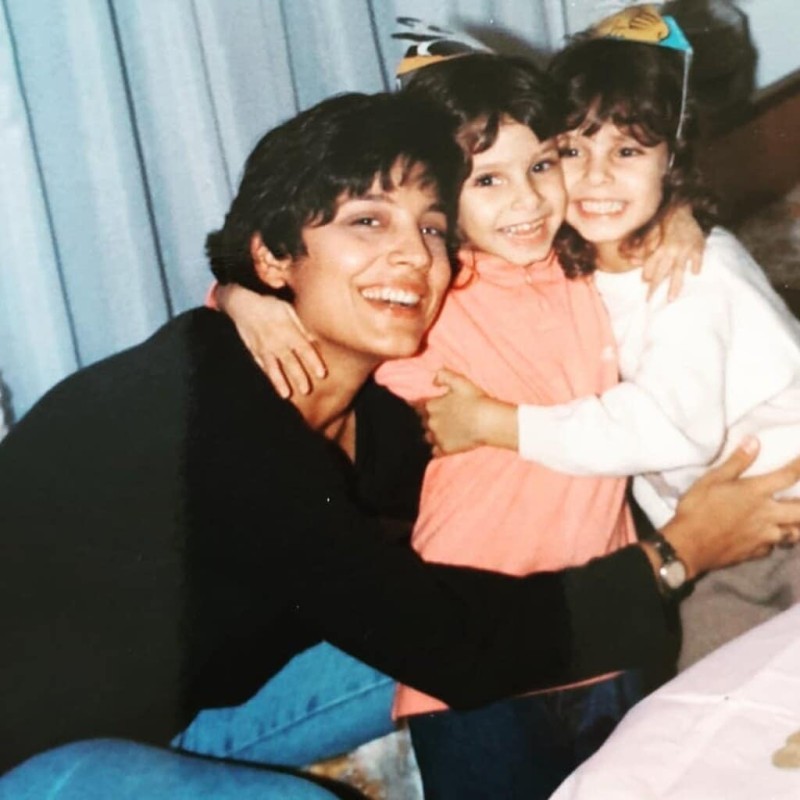 Πόπη Τσαπανίδου: Οι δίδυμες κόρες της είναι κουκλάρες και μοιάζουν στη μαμά τους!