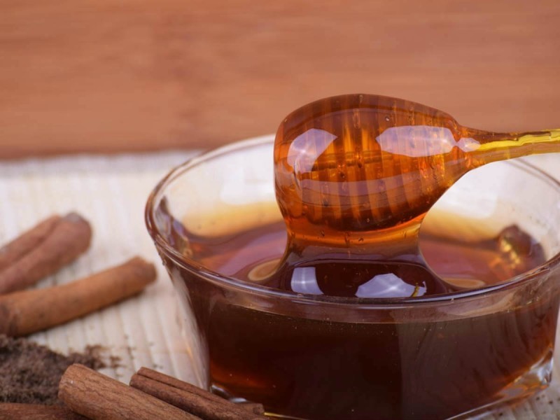  Βράστε μέλι με κανέλα και θεραπευτείτε από αρθρίτιδα, χοληστερίνη και άλλες 5 ασθένειες