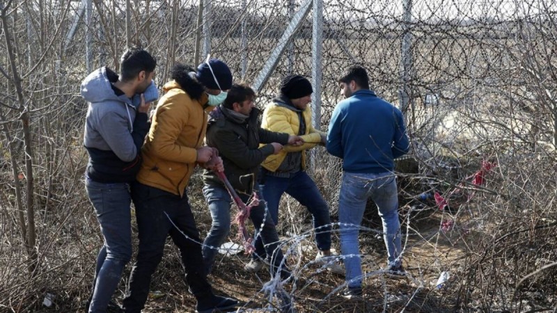 Συναγερμός στον Έβρο: Επιχείρηση διάσωσης μεταναστών από την ΕΜΑΚ