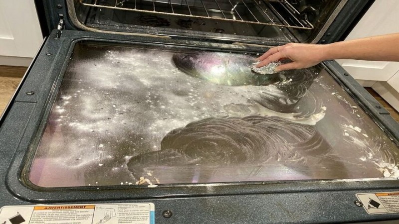 Ο τρόπος για να καθαρίσετε το διπλό τζάμι του φούρνου