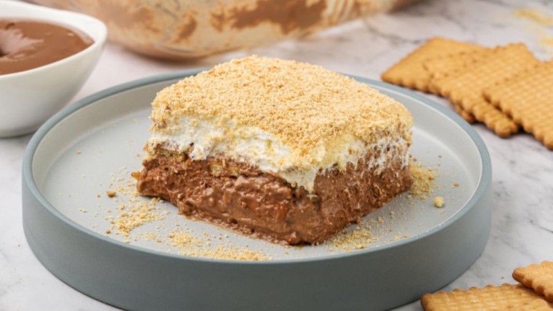 Σοκολατένιος πειρασμός με μπισκότα και μερέντα - Το πιο εύκολο και νόστιμο γλυκό ψυγείου