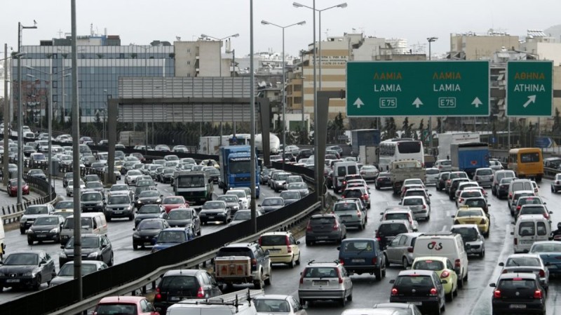 Κομφούζιο στους δρόμους της Αθήνας - Κολλημένα οχήματα στον Κηφισό