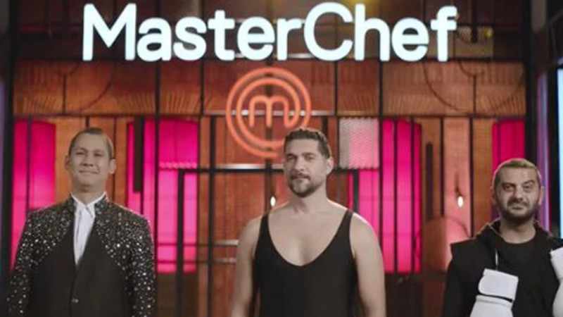 MasterChef 6: Επικό trailer -  Ο Κουτσόπουλος στο ρινγκ, ο Ιωαννίδης μαθαίνει μπαλέτο και ο Κοντιζάς στην πίστα