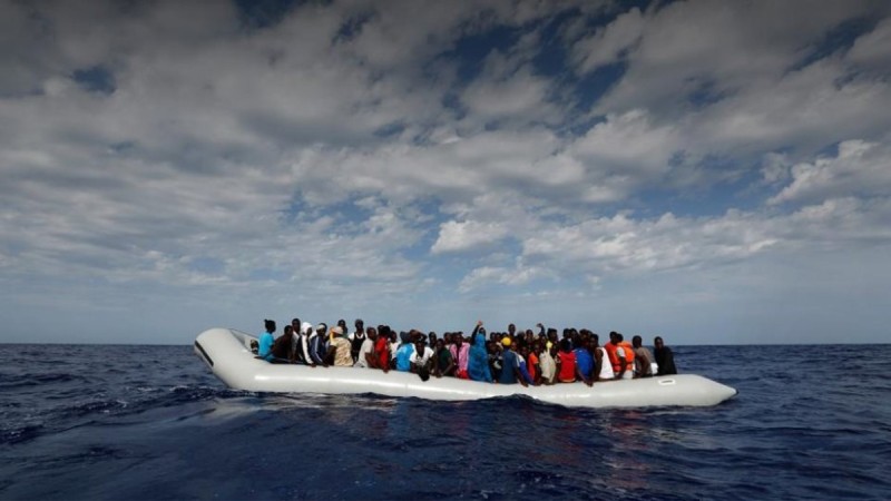 Σοκ: Νεκρό βρέφος εντοπίστηκε μεταξύ μιας ομάδας σχεδόν 300 μεταναστών
