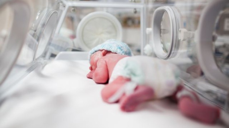 Θεσσαλονίκη: 36χρονη με κορωνοϊό γέννησε με καισαρική – Διασωληνώθηκε βρέφος 12 ημερών