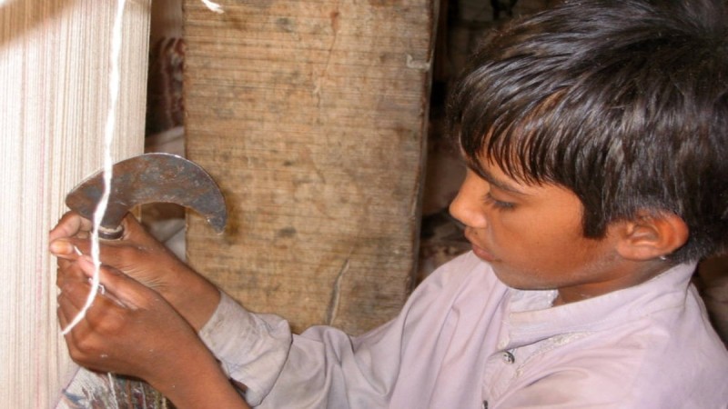  Το παιδί σύμβολο κατά της παιδικής εργασίας: Η δύσκολη ζωή του, η ακτιβιστική του δράση και η δολοφονία του
