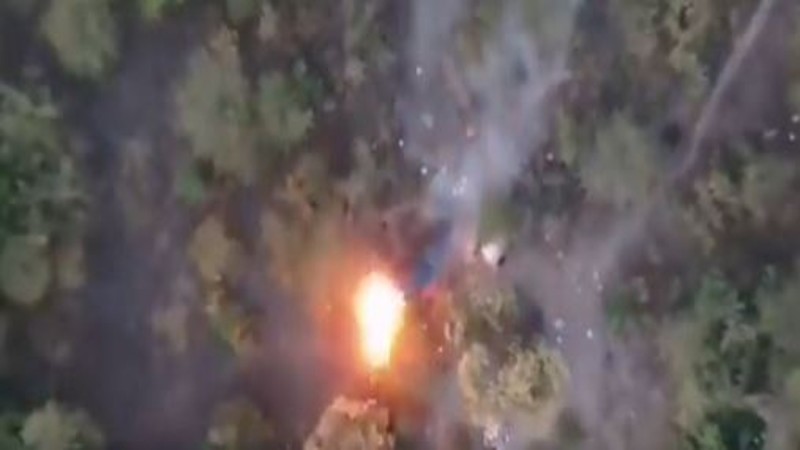 Πανικός στο Μεξικό: Η στιγμή που drone εξαπολύει βόμβες σε αντίπαλο καρτέλ ναρκωτικών και η συμμορία τρέχει να σωθεί (video)