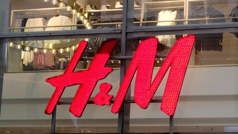 To φουσκωτό μπουφάν από το H&M που θα συνοδεύσει τις χειμερινές σου αποδράσεις