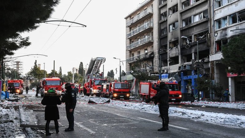 Ισχυρή έκρηξη στη Συγγρού: Πόσο σοβαρή είναι η κατάσταση της υγείας του 78χρονου τραυματία (video)