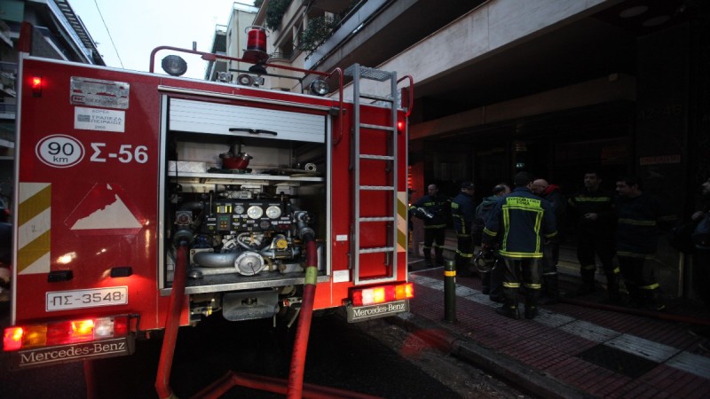 Φρίκη σε διαμέρισμα στο Κολωνάκι: Οι πυροσβέστες βρήκαν απανθρακωμένη ηλικιωμένη γυναίκα αγκαλιά με το γατάκι της