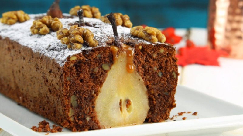 Πεντανόστιμο: Αυτό το τρομερό κέικ με αχλάδι και καρύδια θα σας κάνει να γλείφετε και τα δάχτυλά σας!