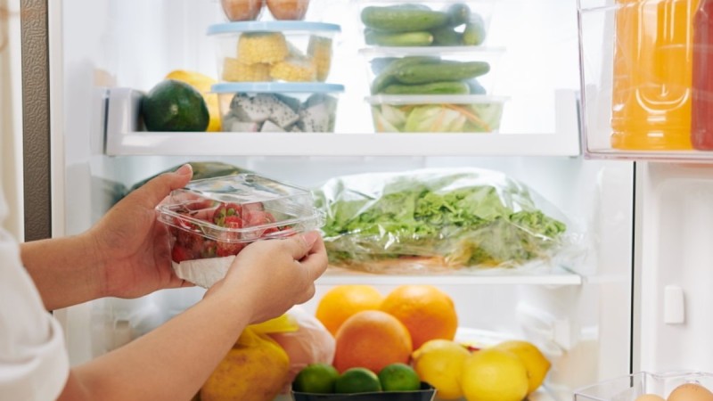 Απίθανο κόλπο: Ο λόγος που πρέπει να βάζετε μια κιμωλία στο ψυγείο σας