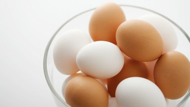 Το πανέξυπνο κόλπο για να καταλάβεις αν τα αυγά είναι φρέσκα