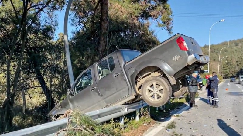 Καβάλα: Το πρόλαβαν το κακό - Αυτοκίνητο παραλίγο να… «βουτήξει» στο κενό μετά από τροχαίο