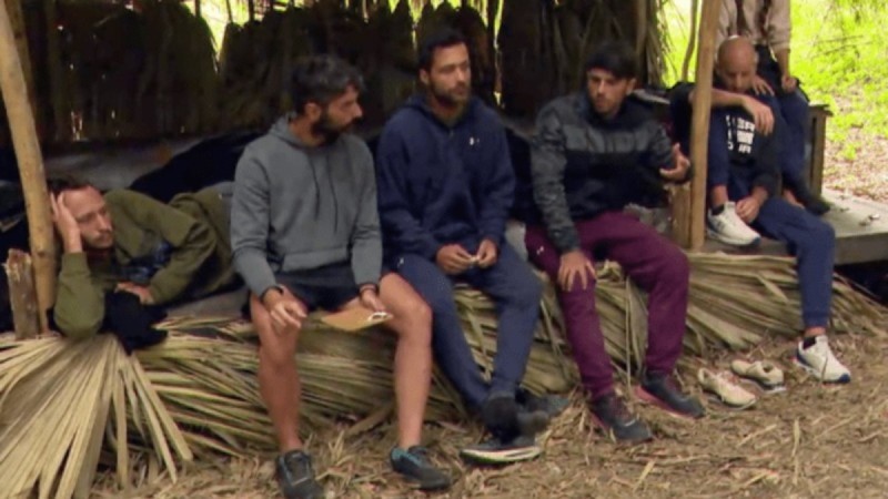 Survivor 5: «Έπρεπε να με τιμωρήσει - Συγγνώμη» - Απολογήθηκε ο Γιάννης Τσολάκης στους Μαχητές (video)