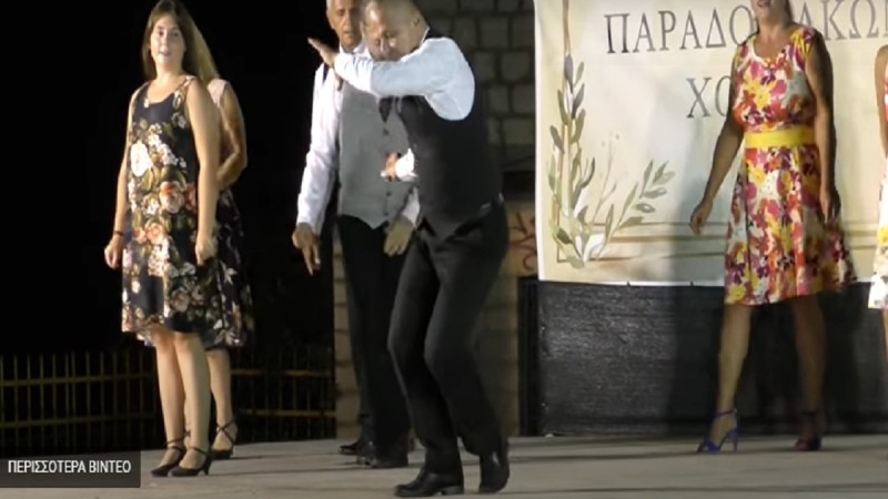 Λεβεντιά! 63χρονος μερακλής χόρεψε το πιο μάγκικο ζεϊμπέκικο (Video)