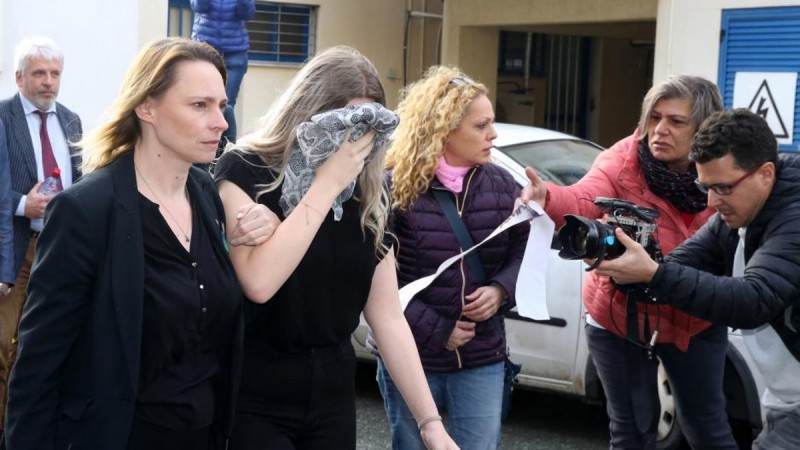 Κύπρος: Η απόφαση του Εισαγγελέα για τη 19χρονη Βρετανίδα που κατήγγειλε ομαδικό βιασμό από 12 άτομα (video)